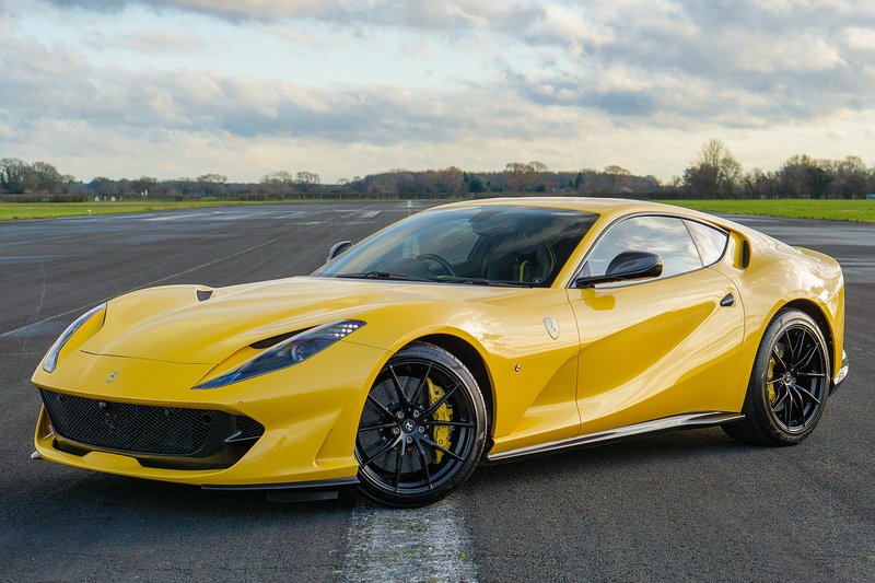 Ferrari 812 Superfast V12 - U1562
