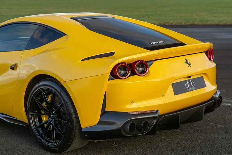 Ferrari 812 Superfast V12 - U1562