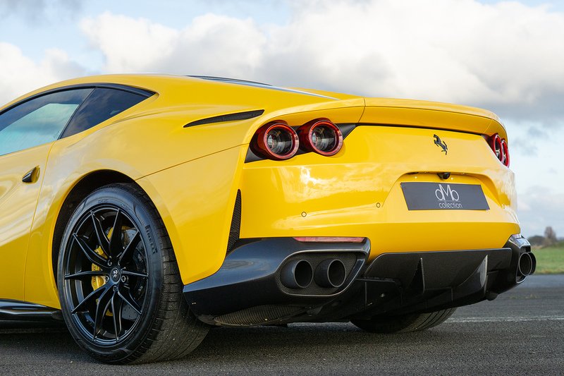 Ferrari 812 Superfast V12 - U1562