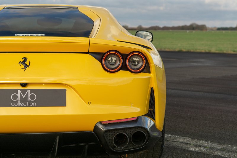 Ferrari 812 Superfast V12 - U1562