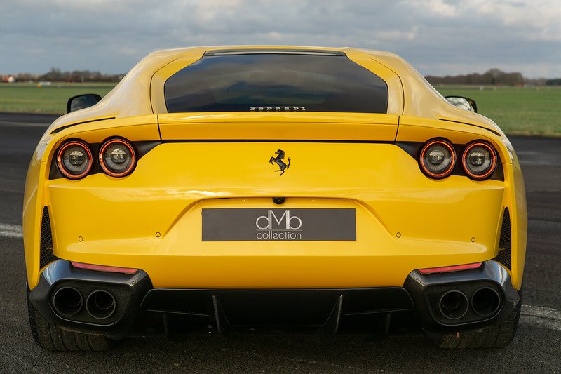 Ferrari 812 Superfast V12 - U1562