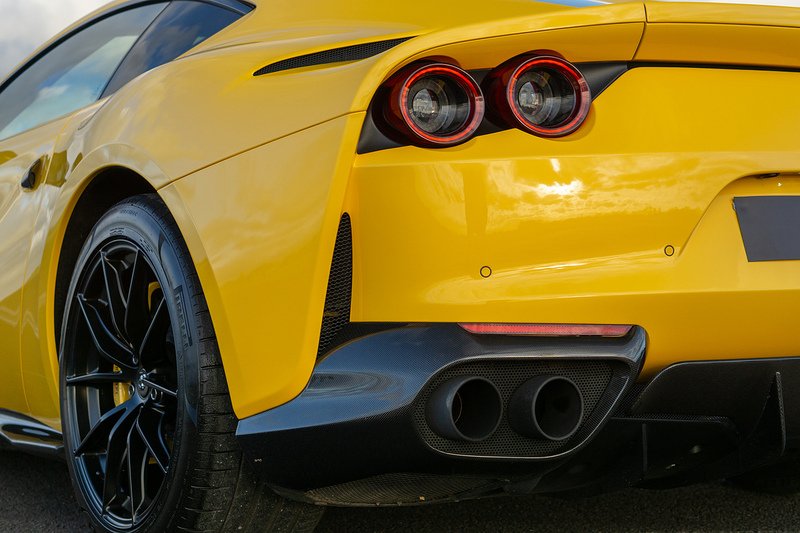 Ferrari 812 Superfast V12 - U1562
