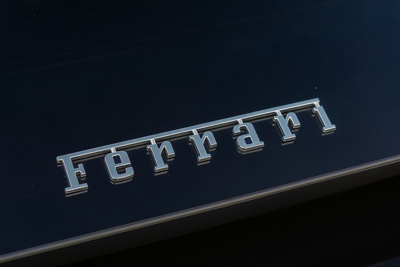 Ferrari 812 Superfast V12 - U1562