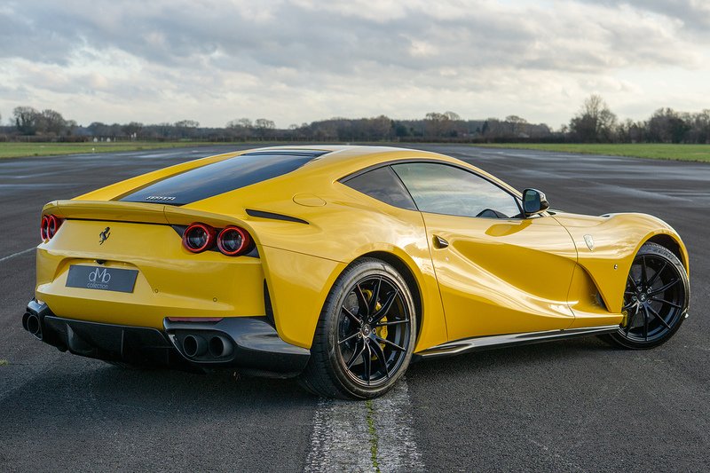 Ferrari 812 Superfast V12 - U1562
