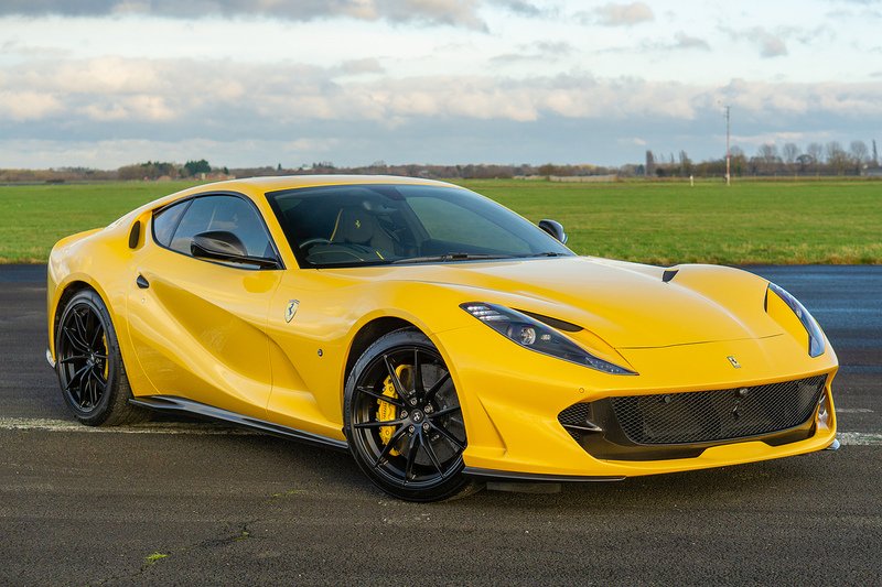 Ferrari 812 Superfast V12 - U1562