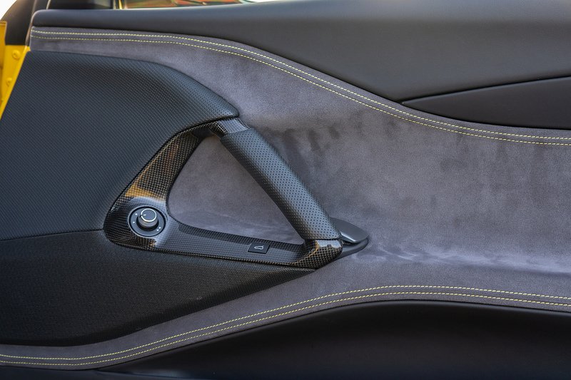 Ferrari 812 Superfast V12 - U1562