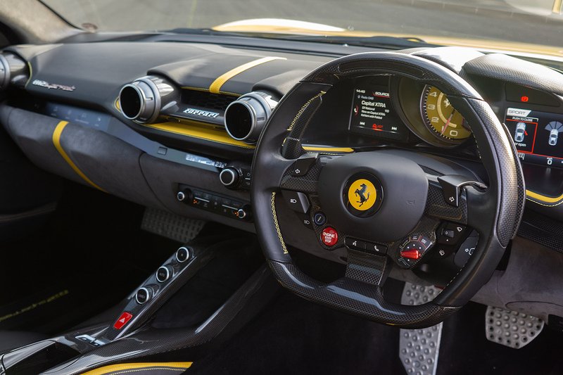 Ferrari 812 Superfast V12 - U1562