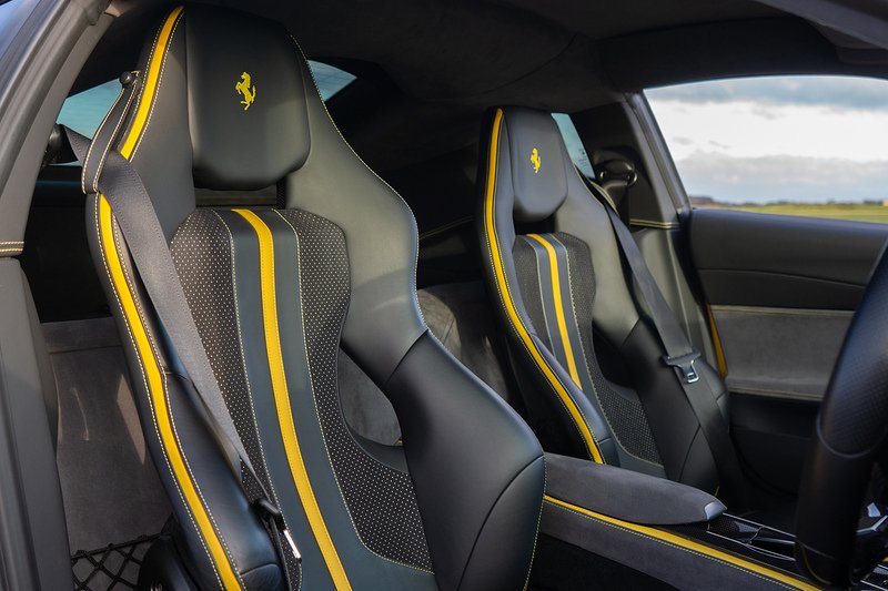 Ferrari 812 Superfast V12 - U1562