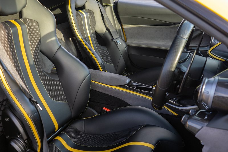 Ferrari 812 Superfast V12 - U1562