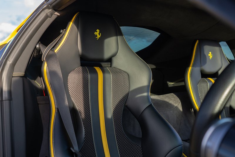 Ferrari 812 Superfast V12 - U1562