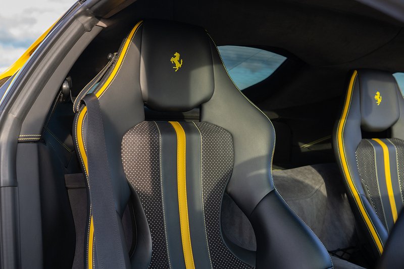 Ferrari 812 Superfast V12 - U1562