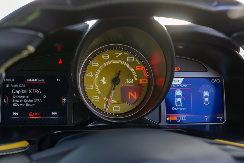 Ferrari 812 Superfast V12 - U1562