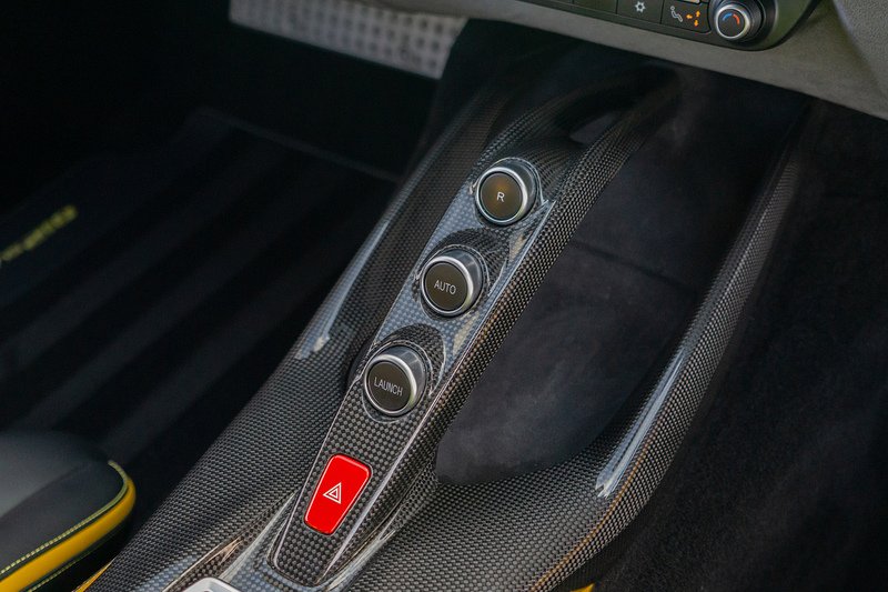 Ferrari 812 Superfast V12 - U1562