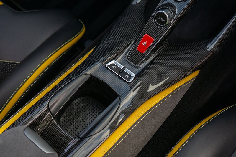 Ferrari 812 Superfast V12 - U1562