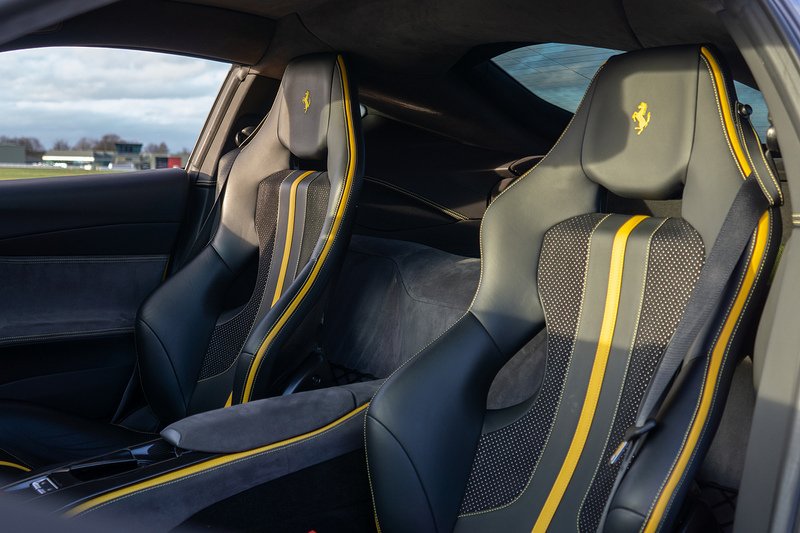 Ferrari 812 Superfast V12 - U1562