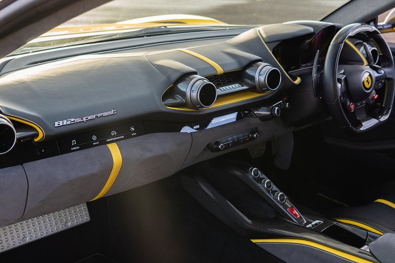 Ferrari 812 Superfast V12 - U1562