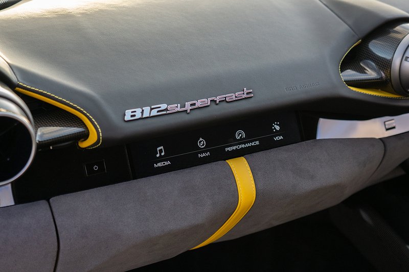 Ferrari 812 Superfast V12 - U1562