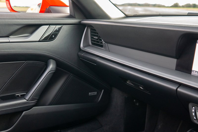 Porsche 911 T 992 Carrera - U1563