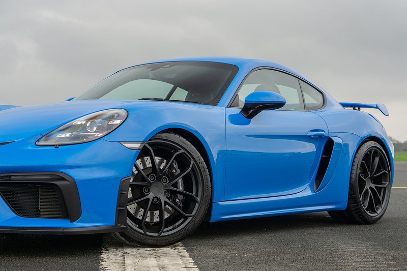 Porsche 718 Cayman GT4 - U1569