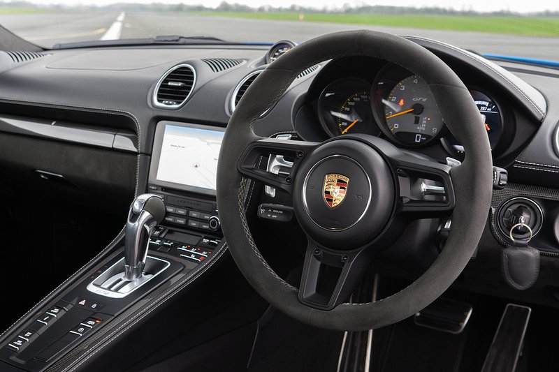 Porsche 718 Cayman GT4 - U1569