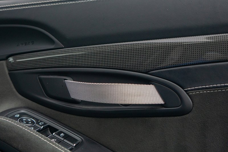 Porsche 718 Cayman GT4 - U1569