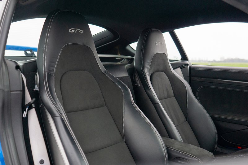 Porsche 718 Cayman GT4 - U1569