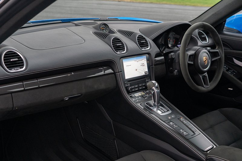 Porsche 718 Cayman GT4 - U1569