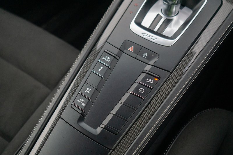 Porsche 718 Cayman GT4 - U1569