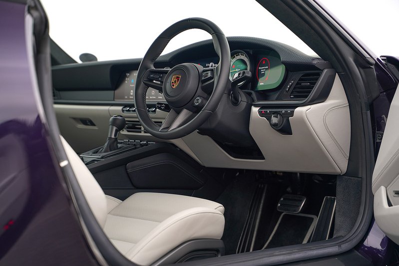 Porsche 911 992 GT3 Touring - U1573