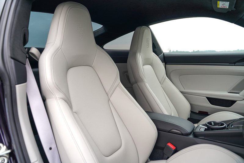 Porsche 911 992 GT3 Touring - U1573