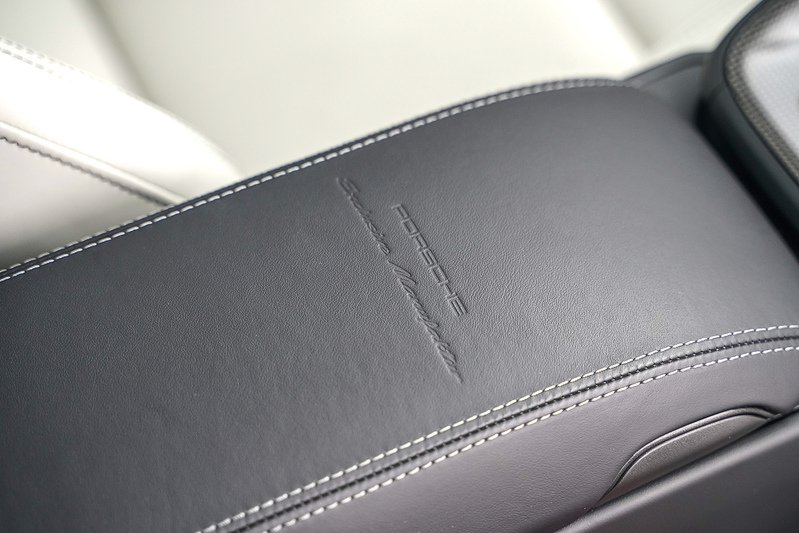 Porsche 911 992 GT3 Touring - U1573