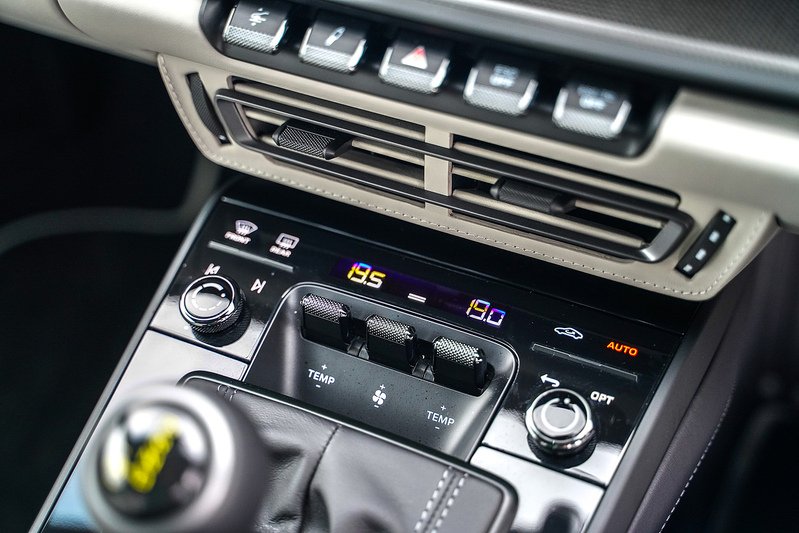 Porsche 911 992 GT3 Touring - U1573