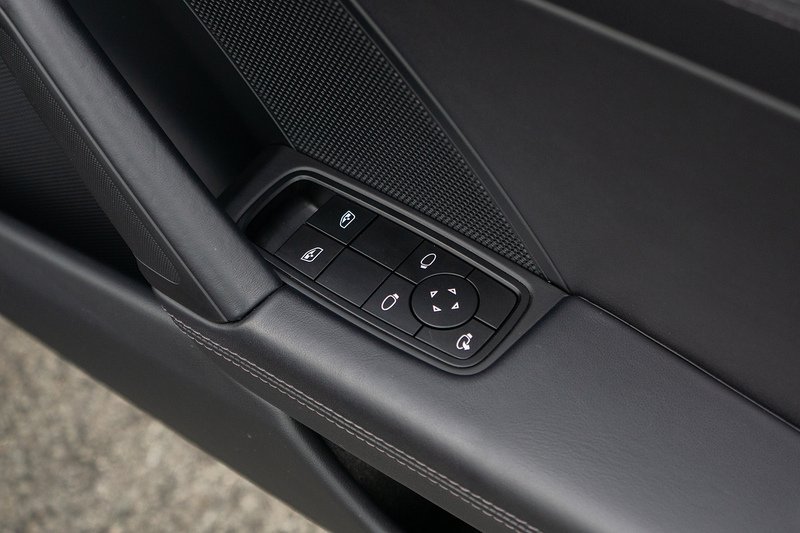 Porsche 911 T 992 4 - U1582