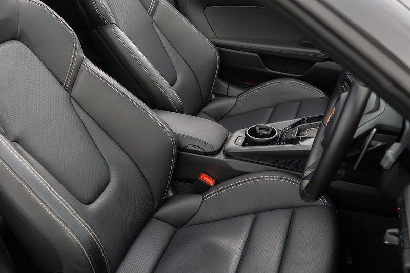 Porsche 911 T 992 4 - U1582