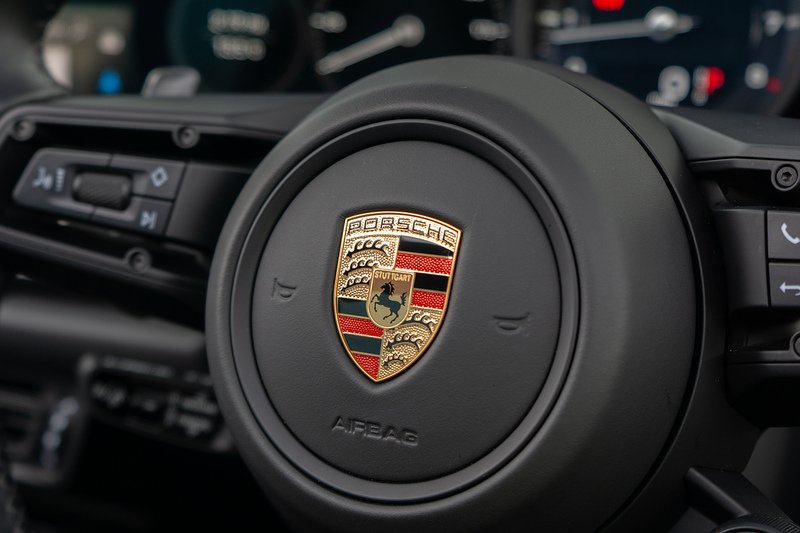 Porsche 911 T 992 4 - U1582