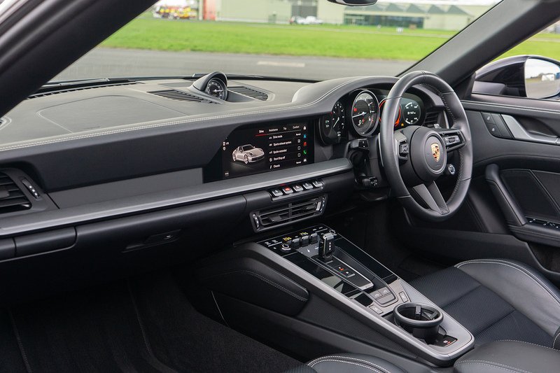 Porsche 911 T 992 4 - U1582