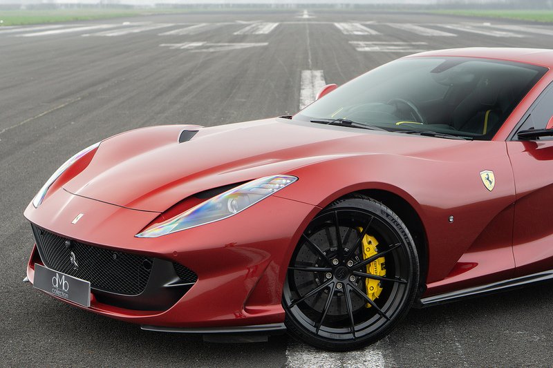 Ferrari 812 Superfast V12 - U1586