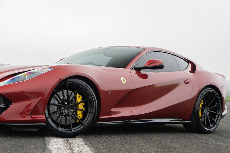 Ferrari 812 Superfast V12 - U1586