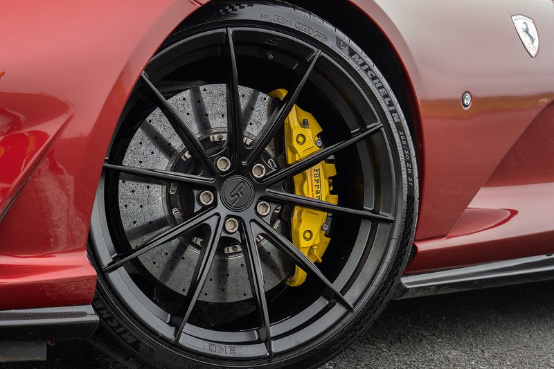 Ferrari 812 Superfast V12 - U1586