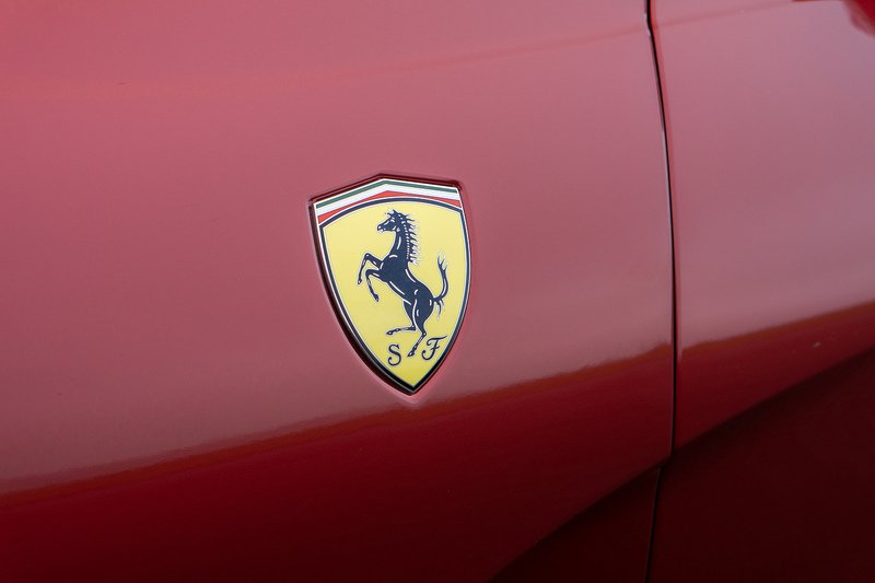 Ferrari 812 Superfast V12 - U1586