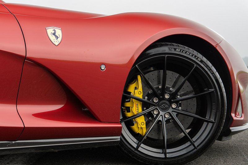 Ferrari 812 Superfast V12 - U1586