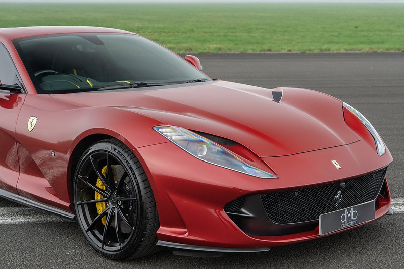 Ferrari 812 Superfast V12 - U1586