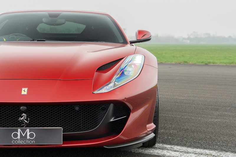 Ferrari 812 Superfast V12 - U1586