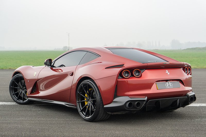 Ferrari 812 Superfast V12 - U1586