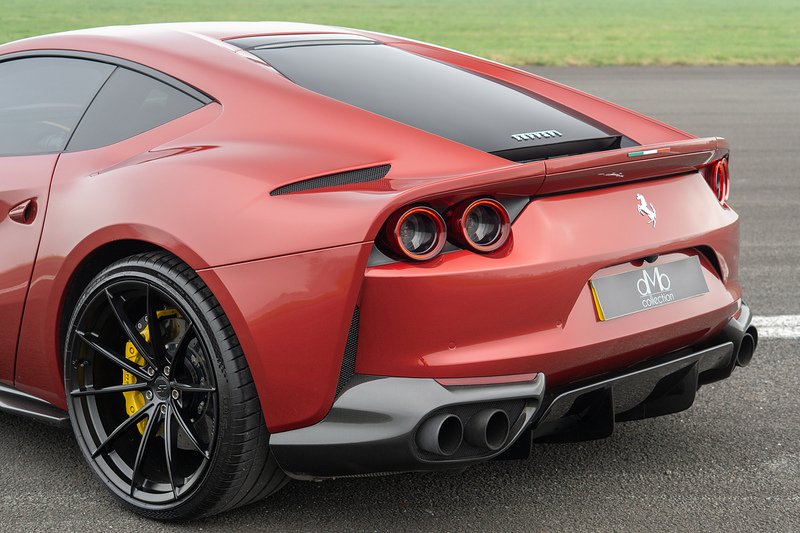 Ferrari 812 Superfast V12 - U1586