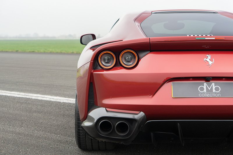 Ferrari 812 Superfast V12 - U1586
