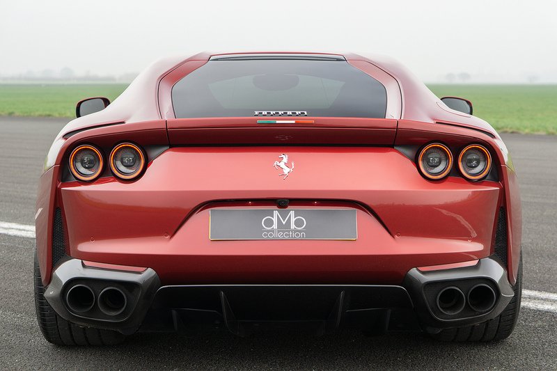 Ferrari 812 Superfast V12 - U1586