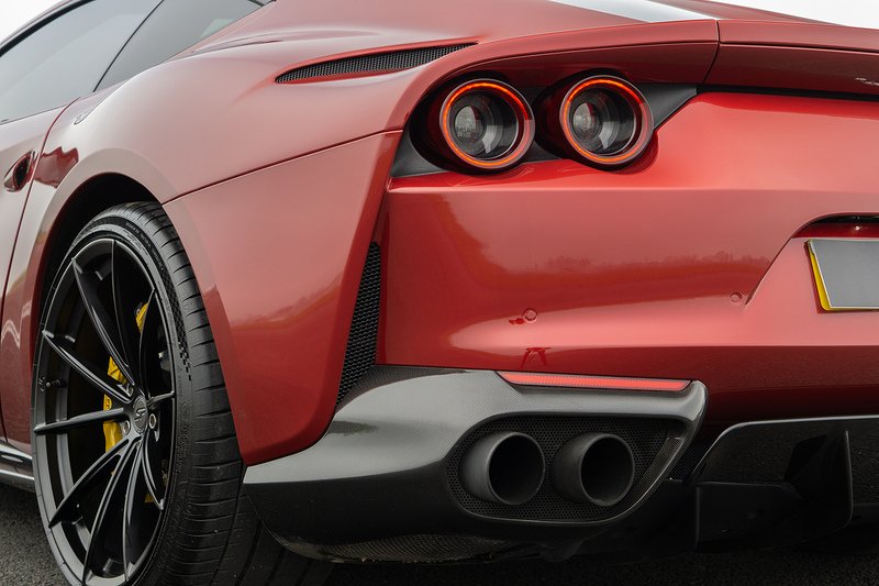 Ferrari 812 Superfast V12 - U1586