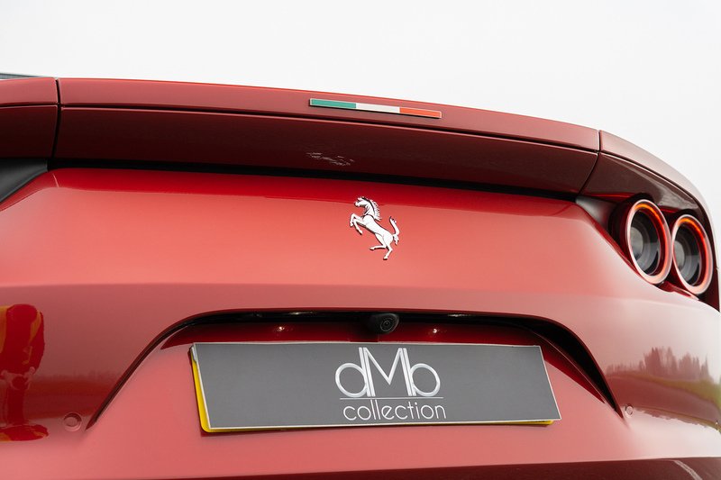 Ferrari 812 Superfast V12 - U1586