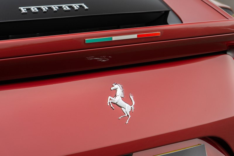 Ferrari 812 Superfast V12 - U1586